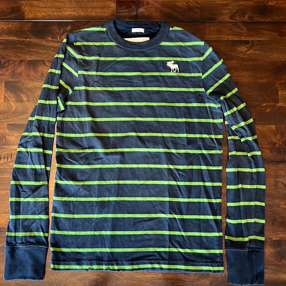 Abercrombie & Fitch Men’s Crew Neck Long Sleeve Tee. “Muscle” fit.Size L.